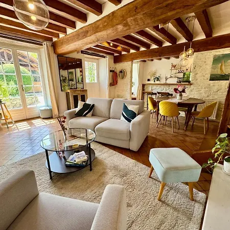 La Maison Des Roses, Maison De Charme 4 Personnes Avec Un Jardin Et Parking Prive