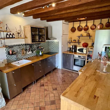 La Maison Des Roses, Maison De Charme 4 Personnes Avec Un Jardin Et Parking Prive * Rully (Oise)