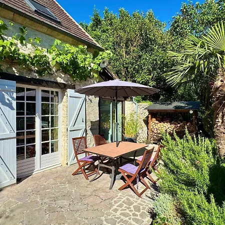 Daire La Maison Des Roses, Maison De Charme 4 Personnes Avec Un Jardin Et Parking Prive